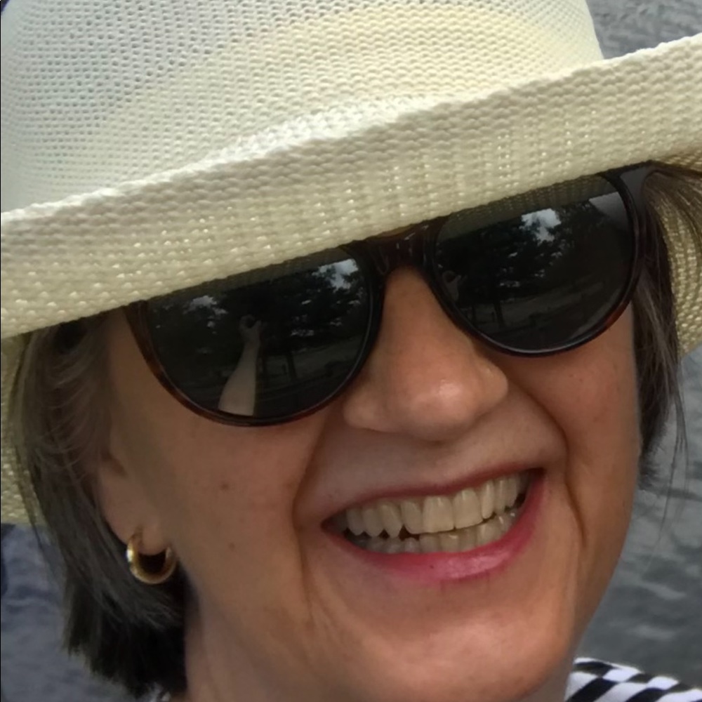Meet your Posher, Adrienne